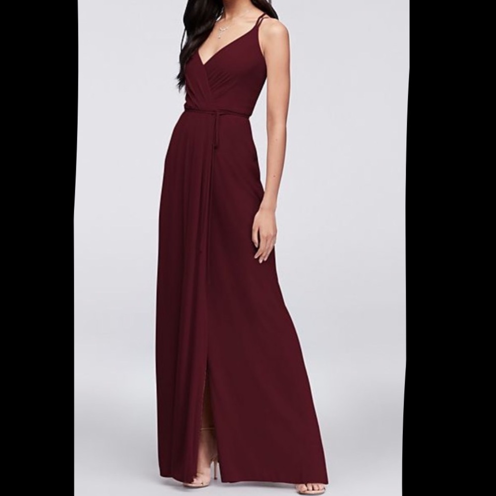 David’s Bridal BRIDESMAID WRAP DRESS
COLOR: WINE
SIZE: 4